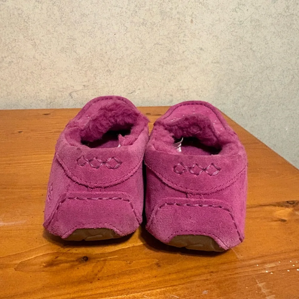 UGG Ansley studded fuchsia suede slippers Slip on Loafers Women’s Size 7